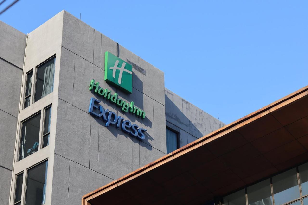 Holiday Inn Express Bangkok Sukhumvit 11, An Ihg Hotel Экстерьер фото