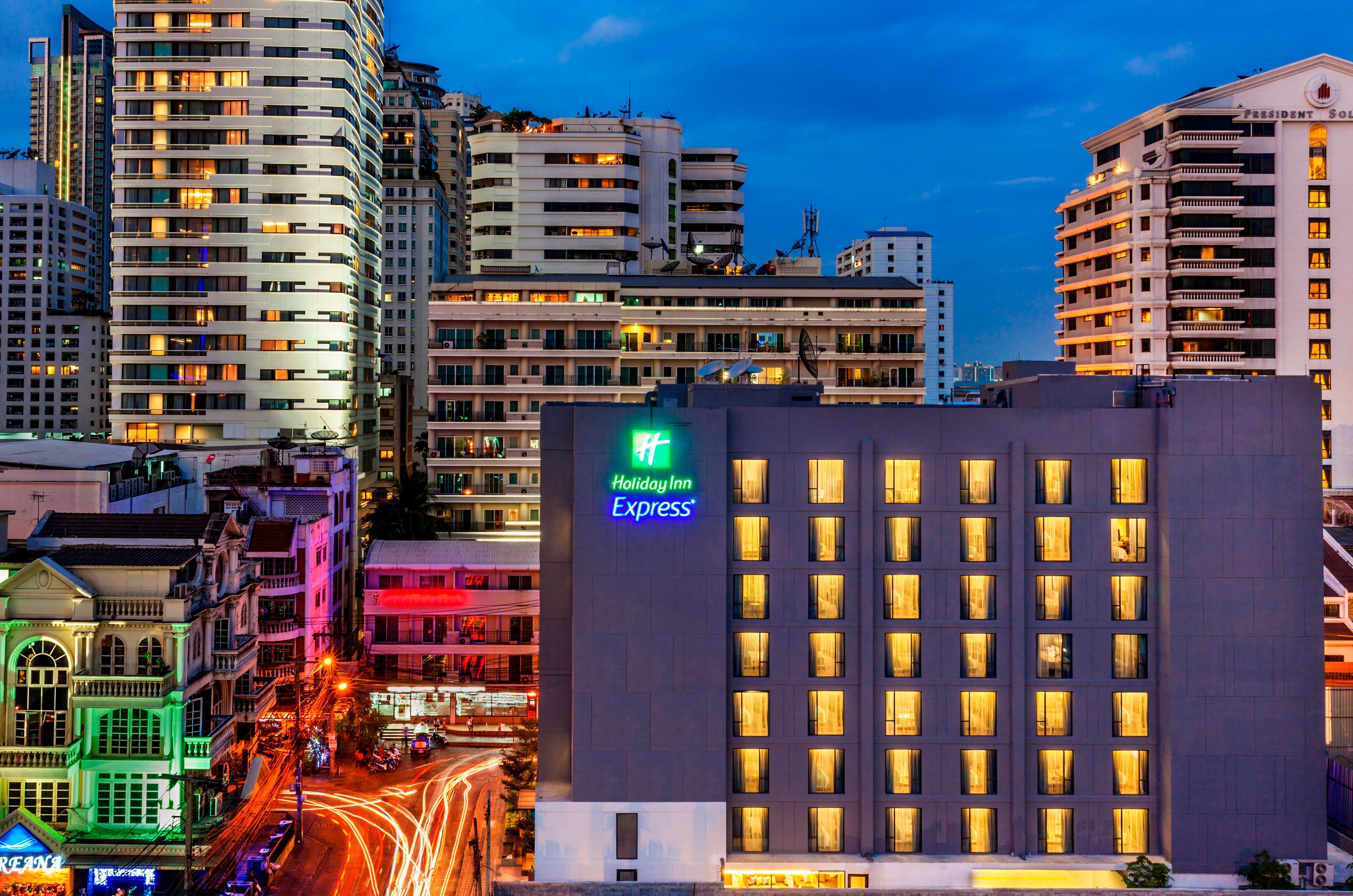 Holiday Inn Express Bangkok Sukhumvit 11, An Ihg Hotel Экстерьер фото